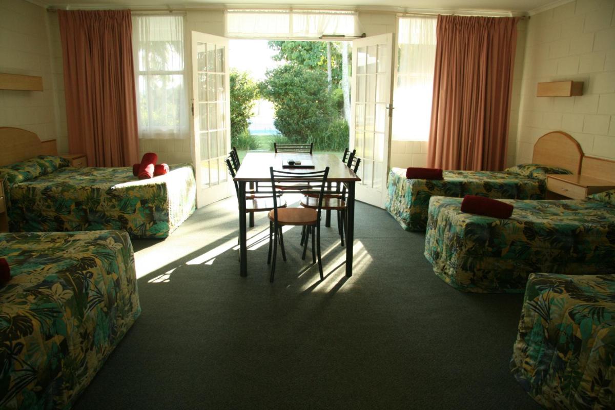 Colonial Court Motor Inn - Housity