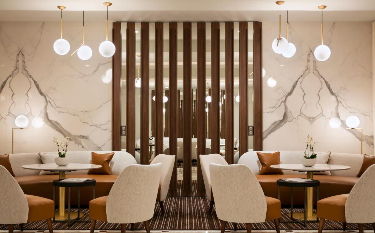 Coin salon dans l'établissement Hôtel Barrière Le Gray d'Albion