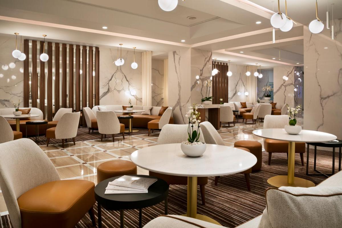 Coin salon dans l'établissement Hôtel Barrière Le Gray d'Albion