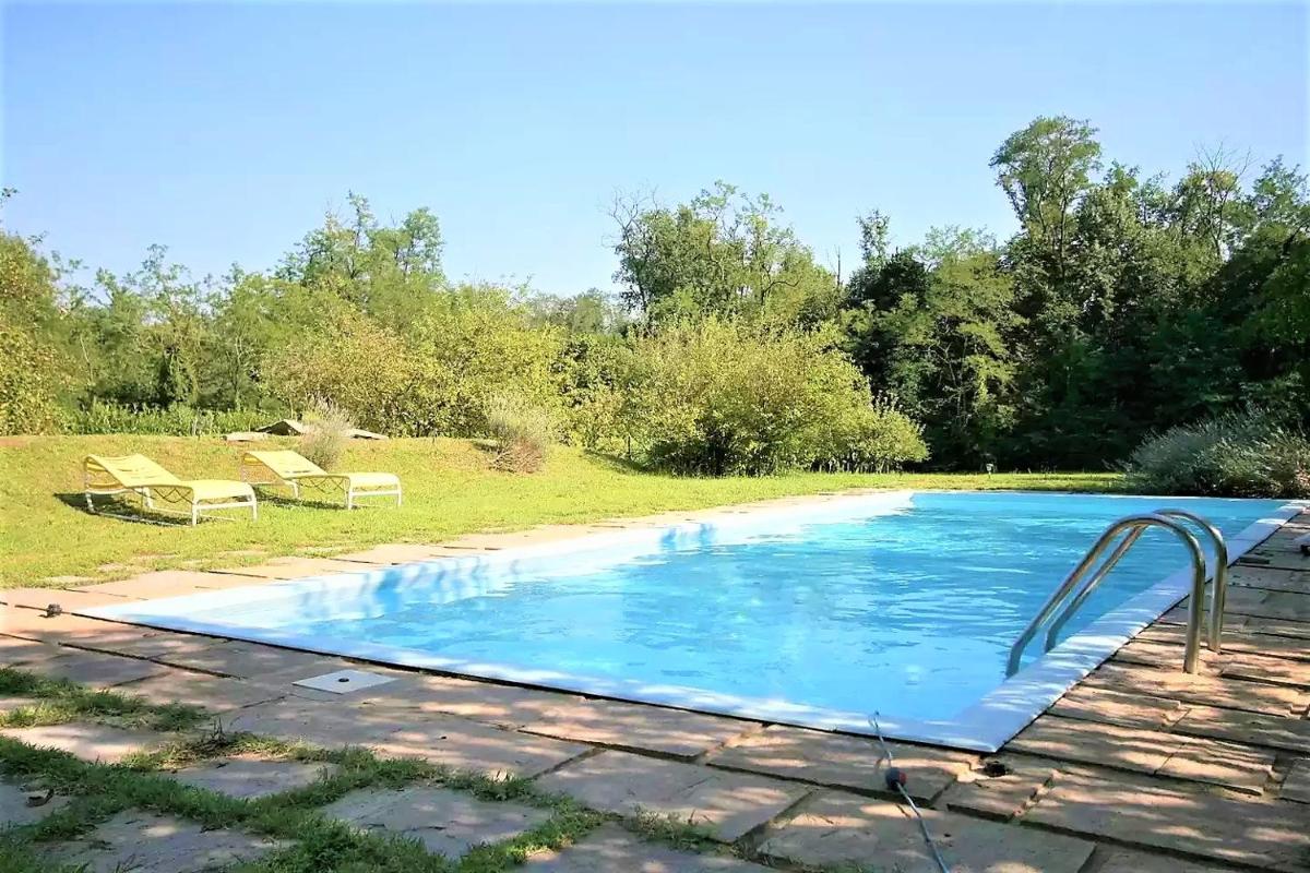 Villa with private pool and garden - Housity