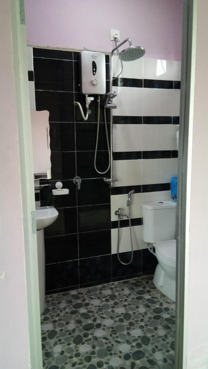 Paka Tamim Seaview Hotel - Housity