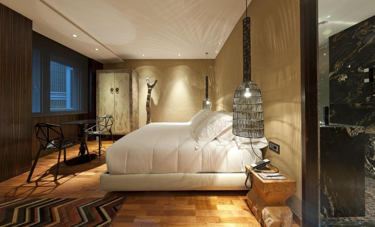 Cama o camas de una habitación en Claris Hotel & Spa GL, a Small Luxury Hotel of the World