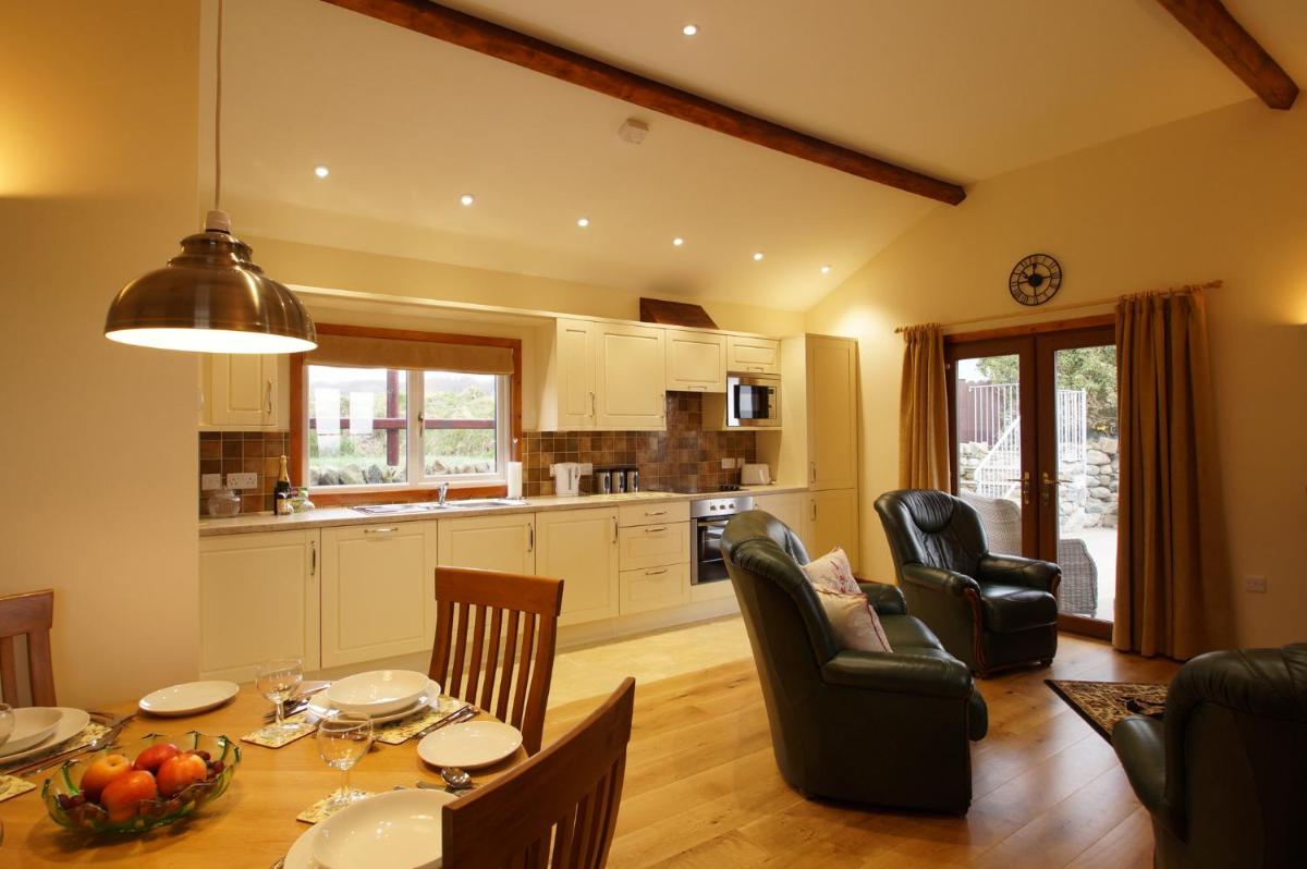 Enlli Lodge - Housity