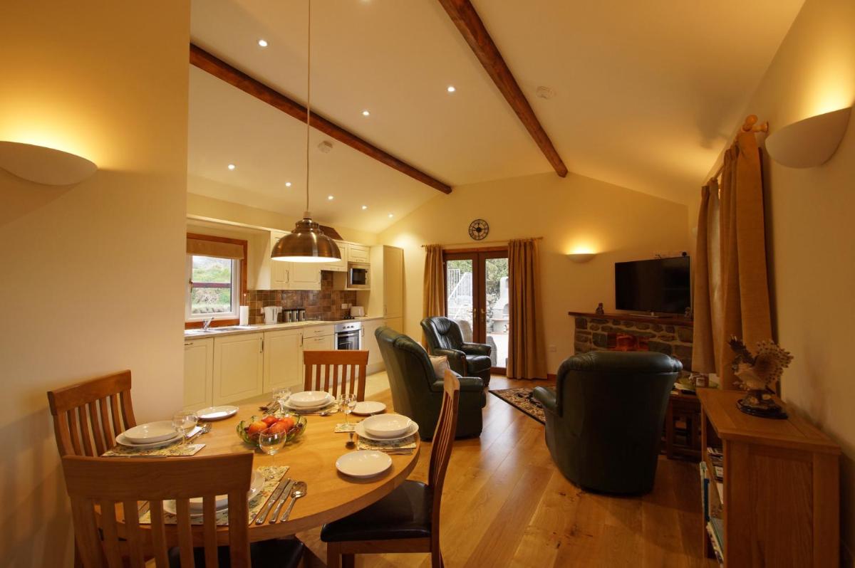 Enlli Lodge - Housity
