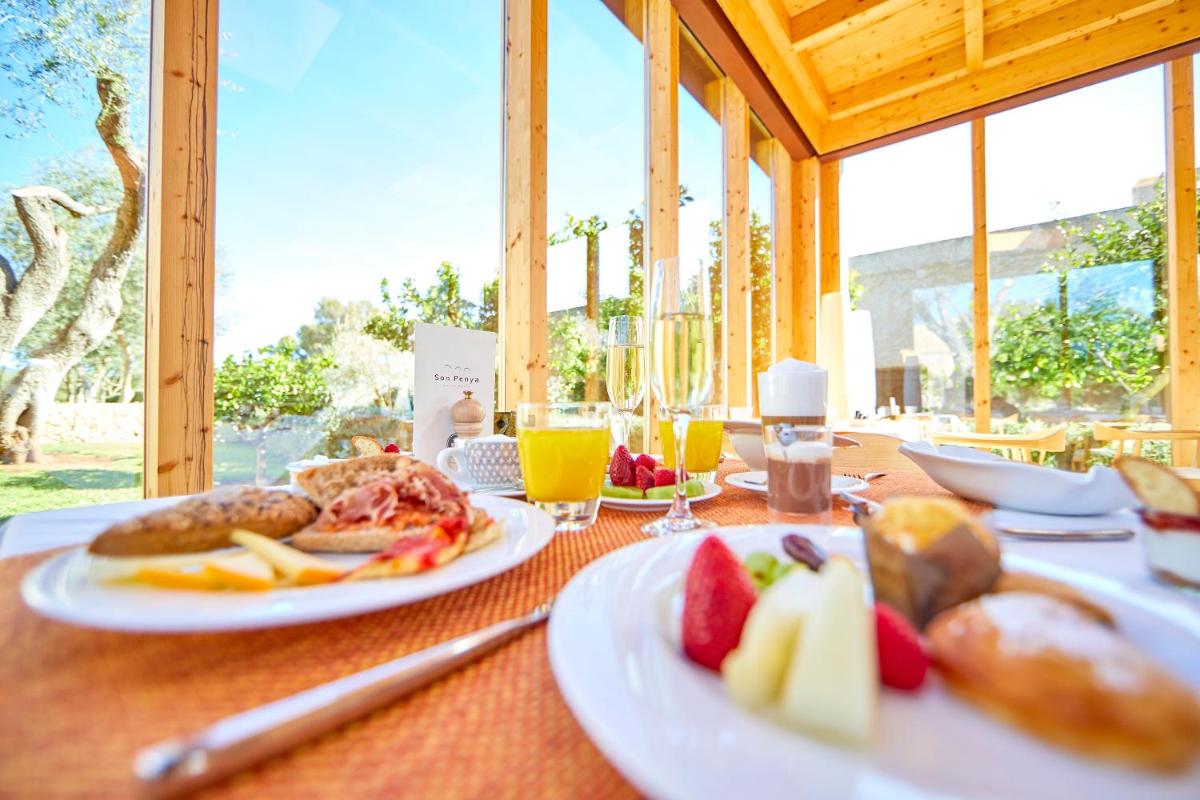 Comida en o cerca de este hotel