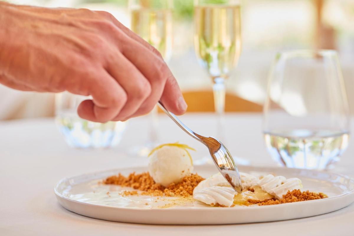 Comida en o cerca de este hotel