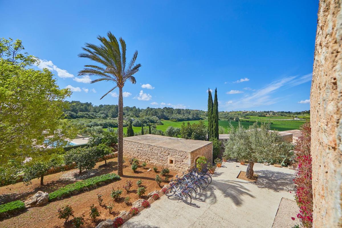 Jardín al aire libre en Son Penya Adults Only Petit Hotel & Spa
