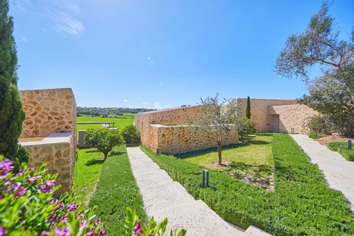 Jardín al aire libre en Son Penya Adults Only Petit Hotel & Spa
