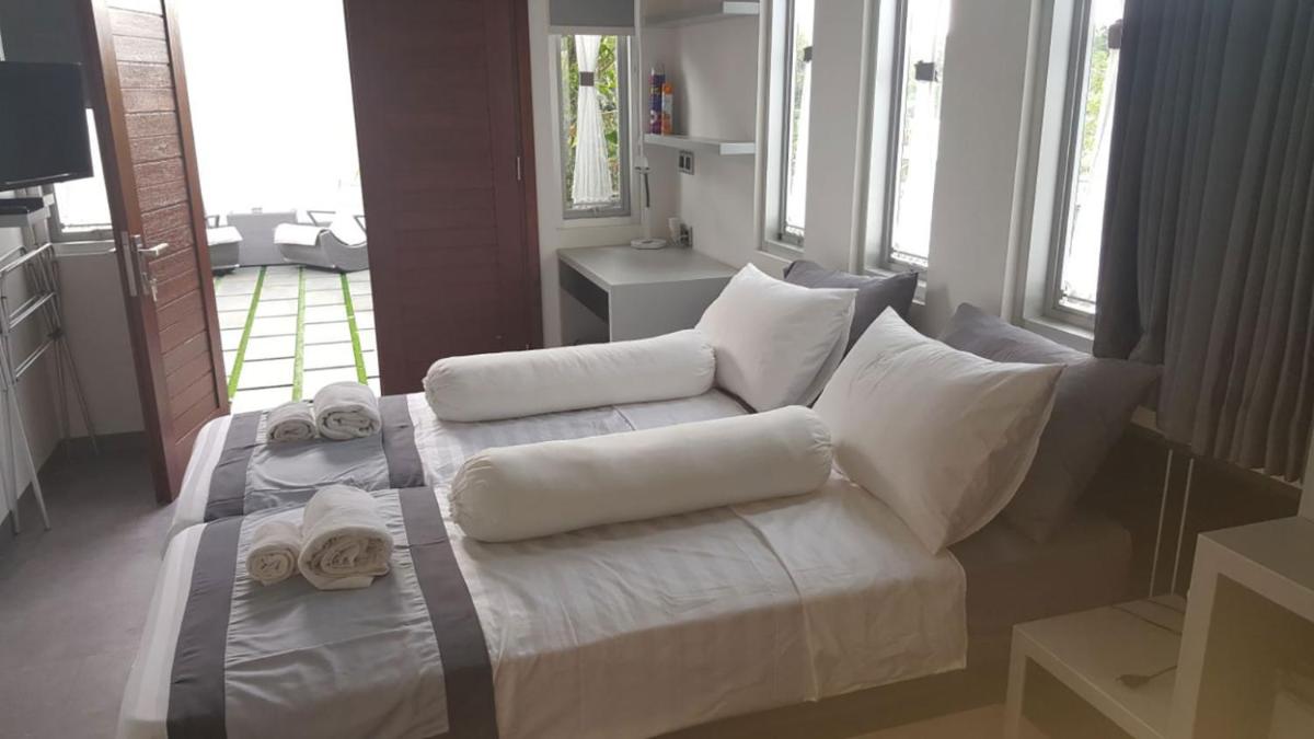 Villa Rumah Putih Abu Abu - Housity