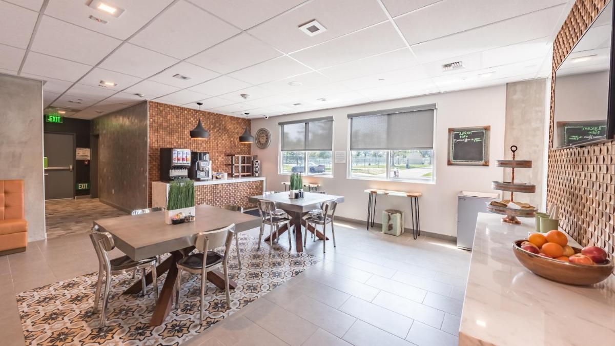 Lexen Hotel - North Hollywood Near Universal Studios - Housity