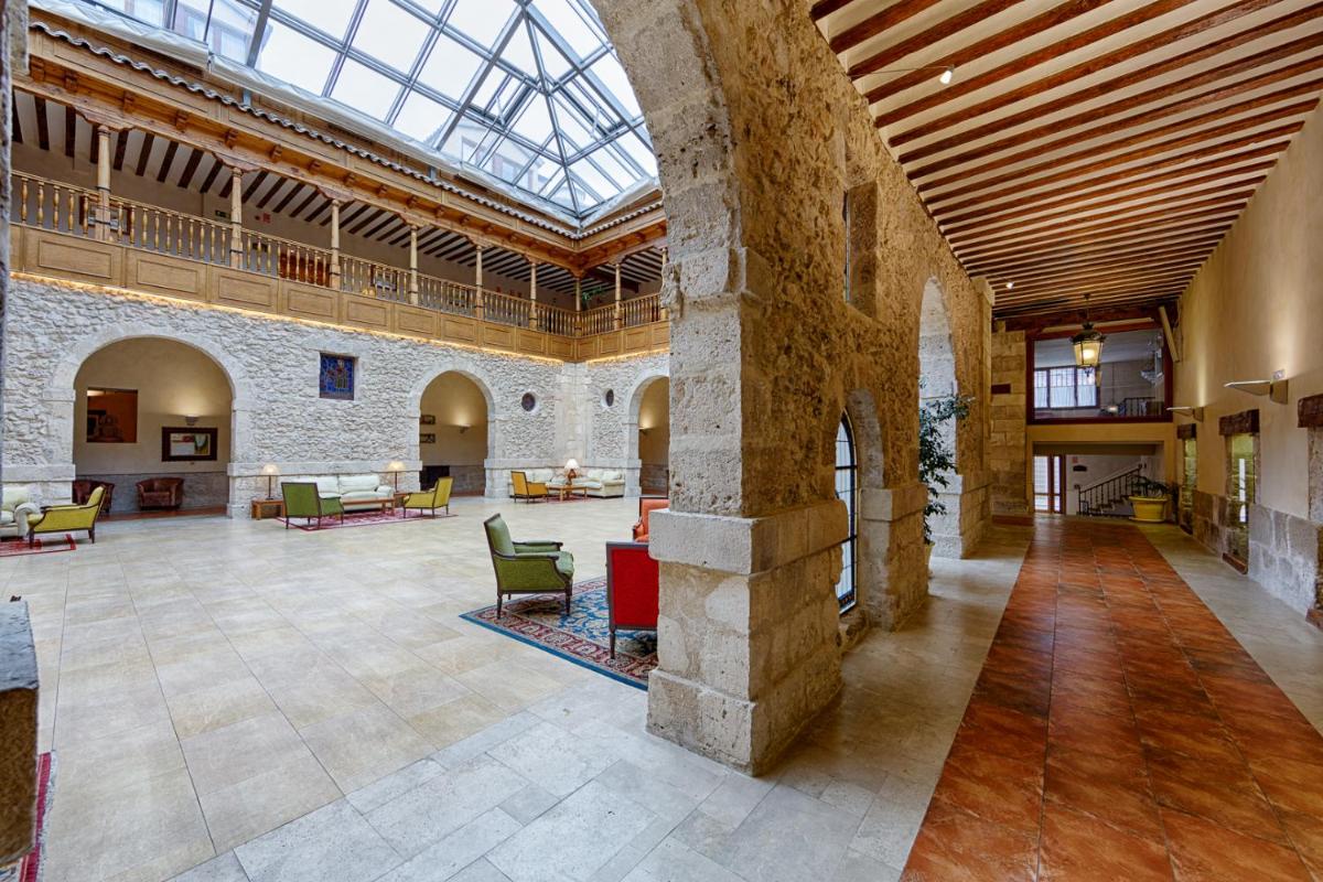 Zona de estar de AZZ Peñafiel Las Claras Hotel & Spa
