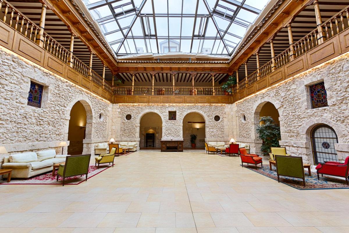 Zona de estar de AZZ Peñafiel Las Claras Hotel & Spa