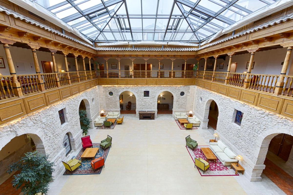 Zona de estar de AZZ Peñafiel Las Claras Hotel & Spa