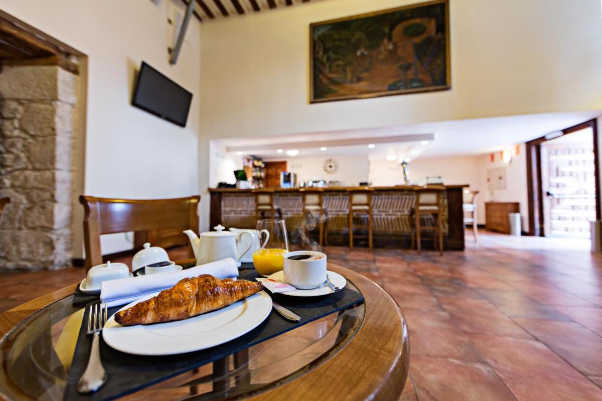 Comida en o cerca de este hotel
