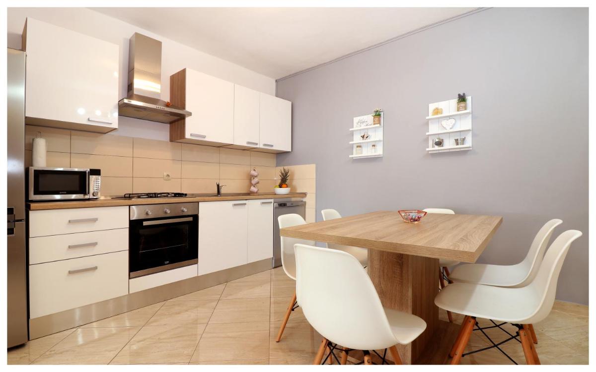 Apartment Rozika - Housity