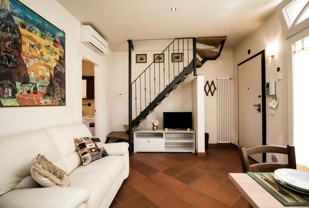 La Torre Holiday House by TuscanyWeGo - Housity