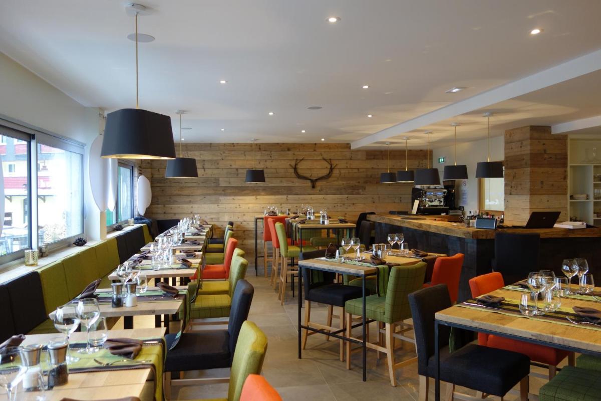 Restaurant ou autre lieu de restauration dans l'établissement Hôtel Le Grand Tétras