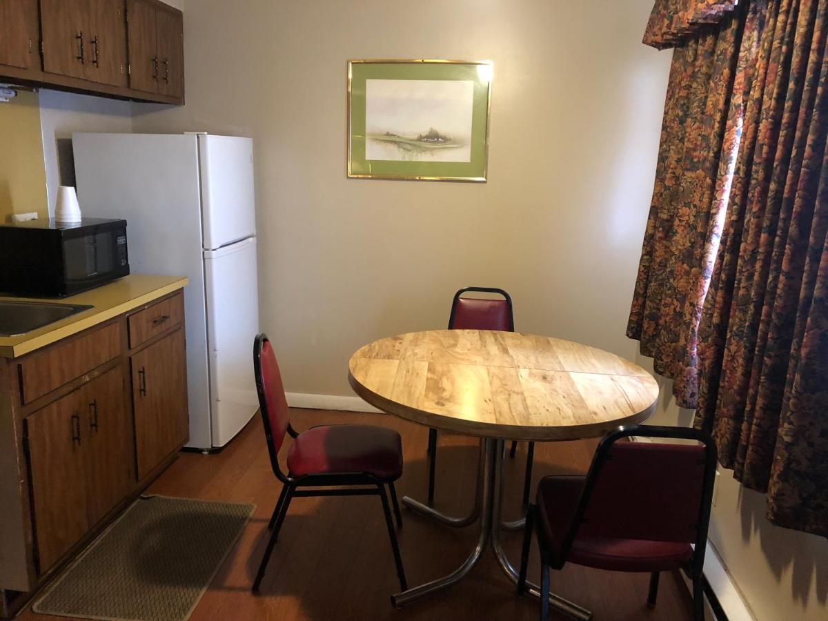 Village Inn Motel Holt - Housity