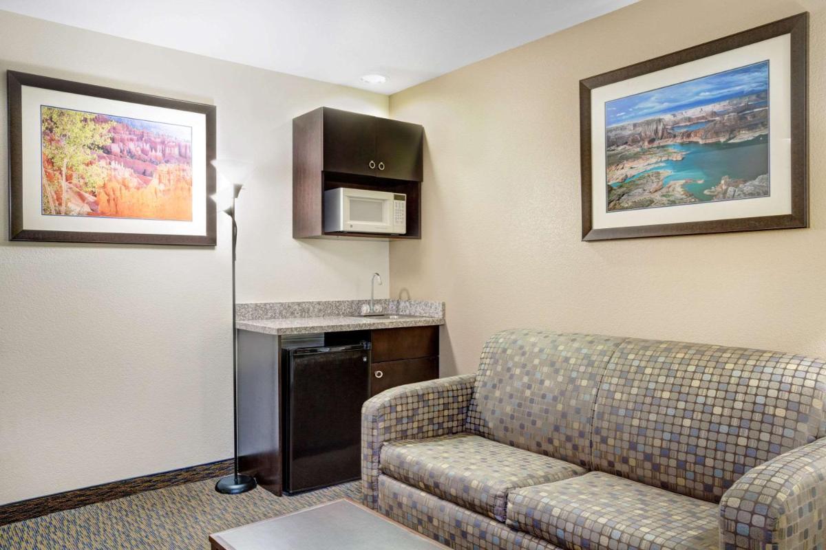 Days Inn & Suites by Wyndham Page Lake Powell - Housity