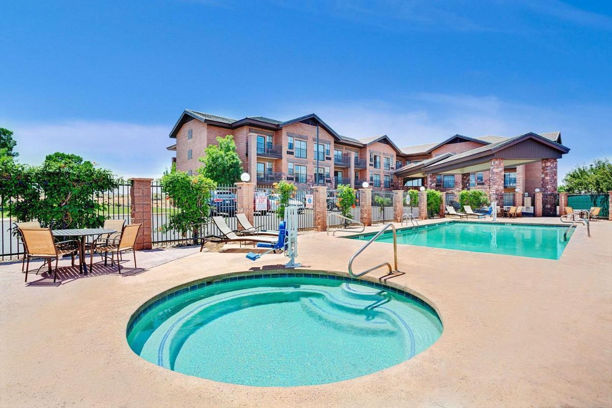 Days Inn & Suites by Wyndham Page Lake Powell - Housity