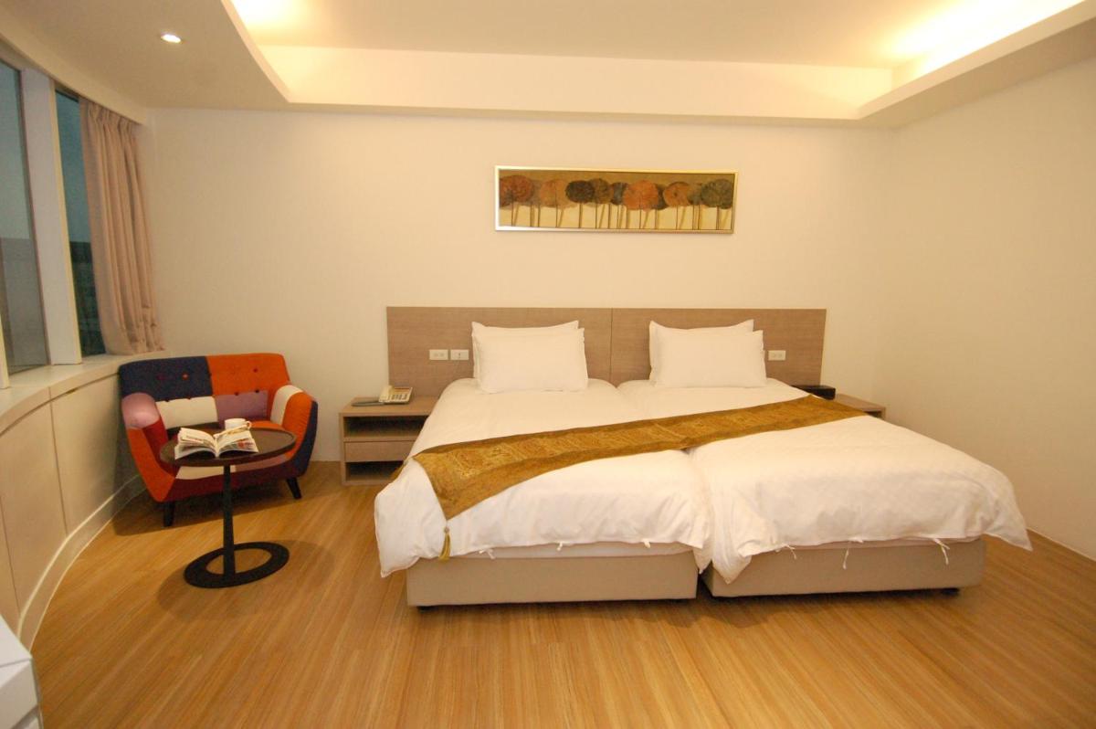 Season 5 Inn - Housity