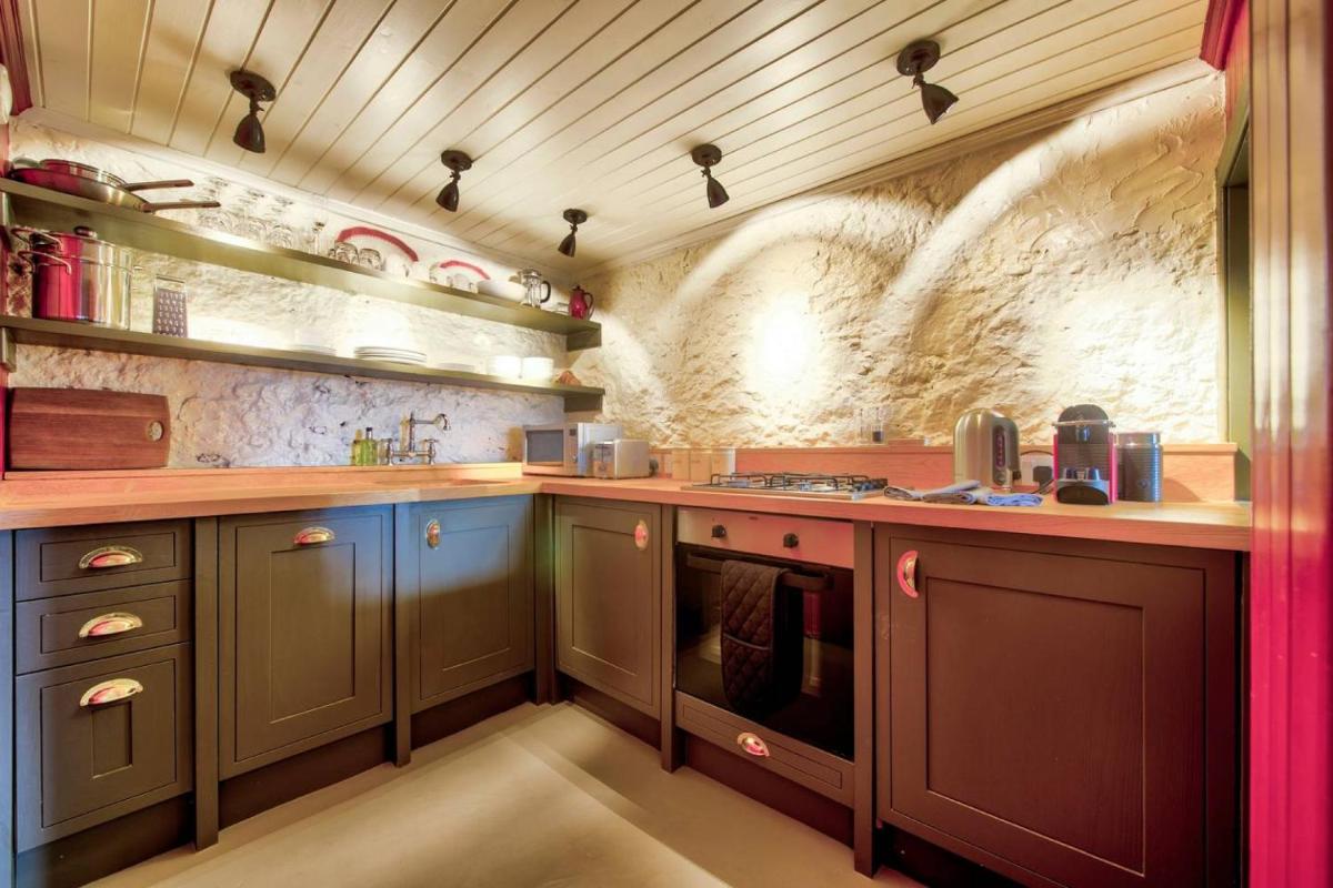 The Rock House - Historic Gem in the Heart of the City - Housity