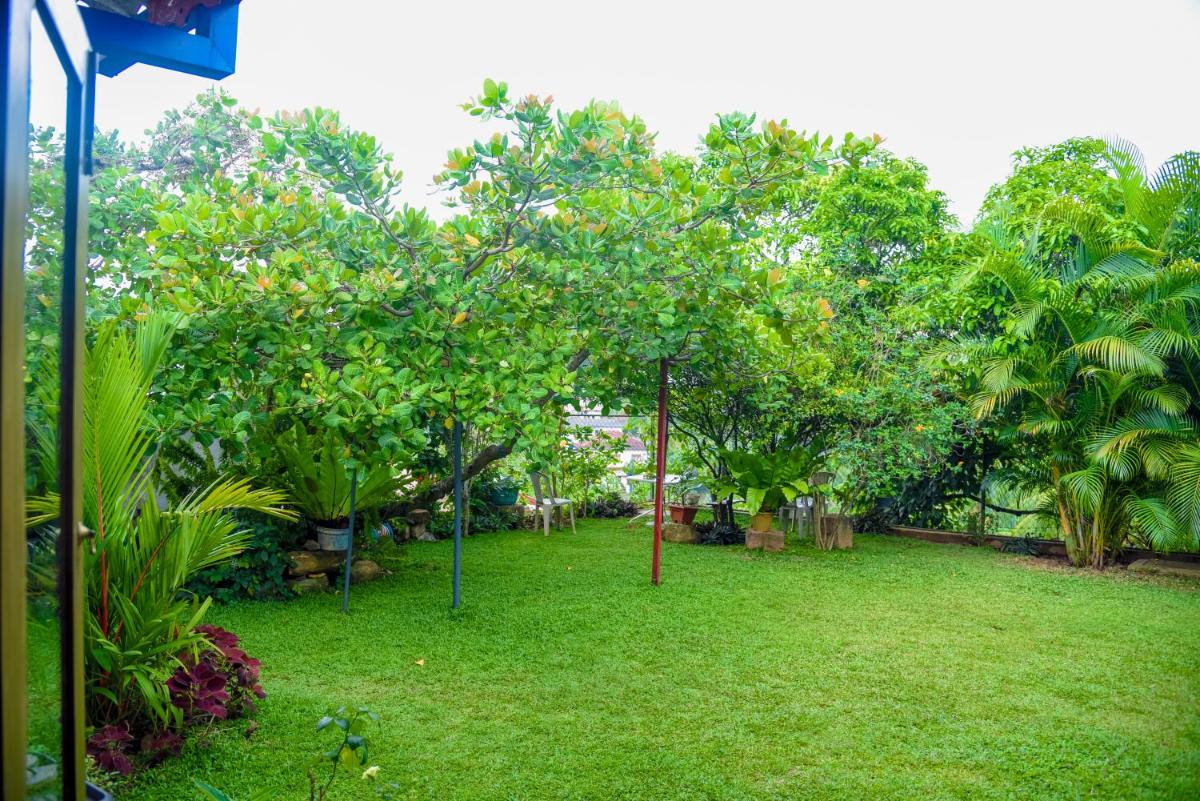 Kandy Moon Hills Hotel - Housity