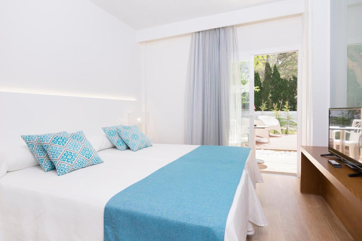 Cama o camas de una habitación en Mar Hotels Playa Mar & Spa