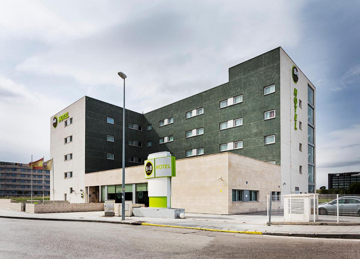B&B HOTEL Madrid Aeropuerto T1 T2 T3 - Housity