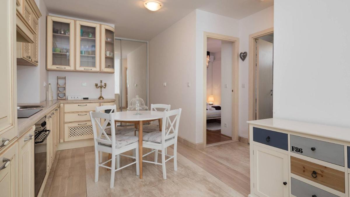 Suitetrails - Shabby Apartment LENI