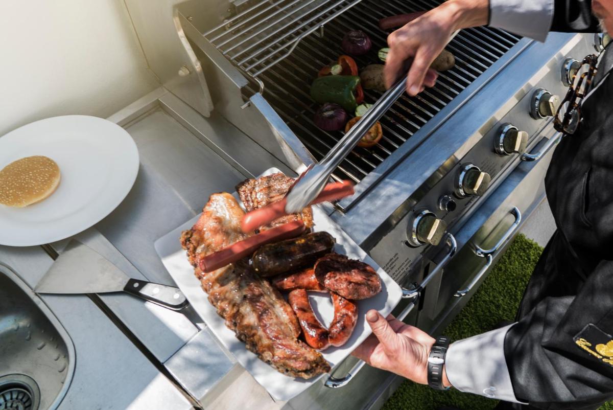 Barbacoa disponible para clientes en el hotel