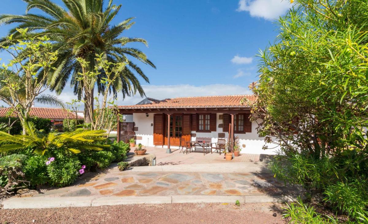 Finca El Picacho Apartments in the countryside 2 Km from the beach - Housity