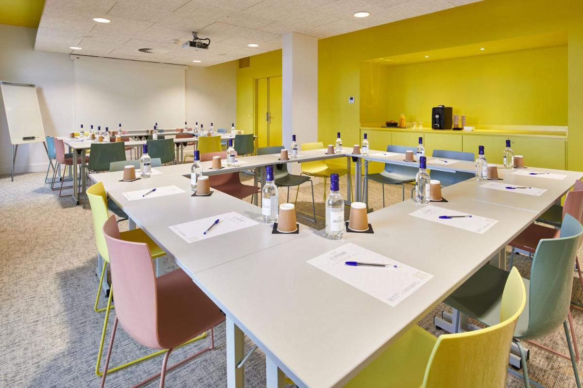 Espace de conférence ou salle de réunion dans l'établissement Hotel & Spa Vacances Bleues Le Splendid