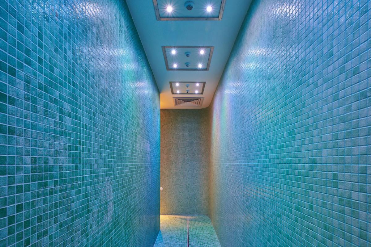 Photo de la galerie de l'établissement Hotel & Spa Vacances Bleues Le Splendid, à Dax