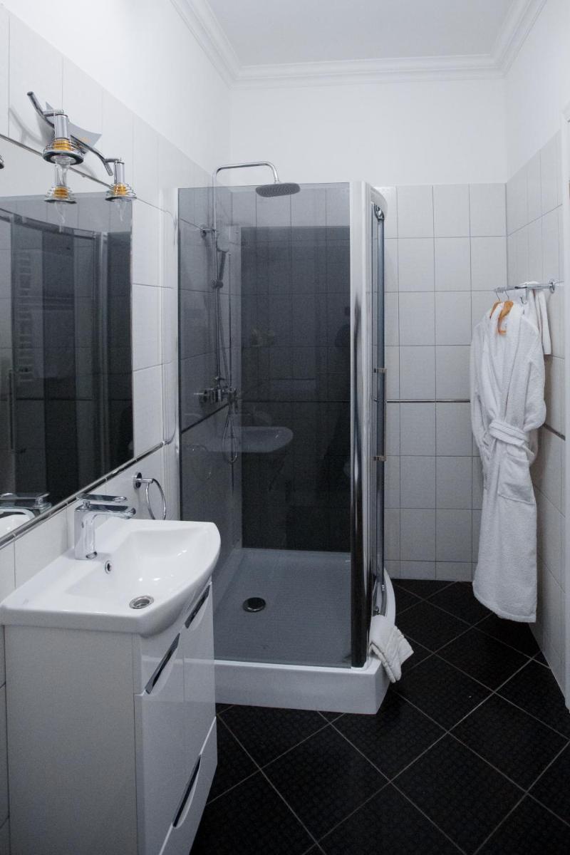 Hotel Aristocrat - Housity