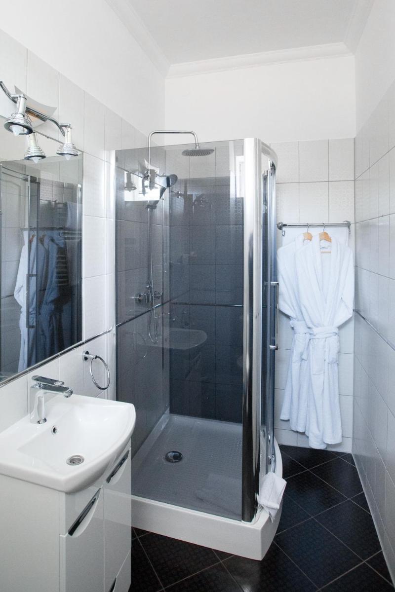 Hotel Aristocrat - Housity