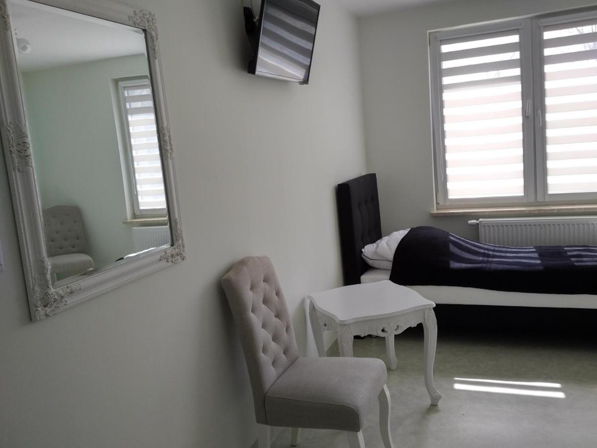 Dom Jurajski - Housity