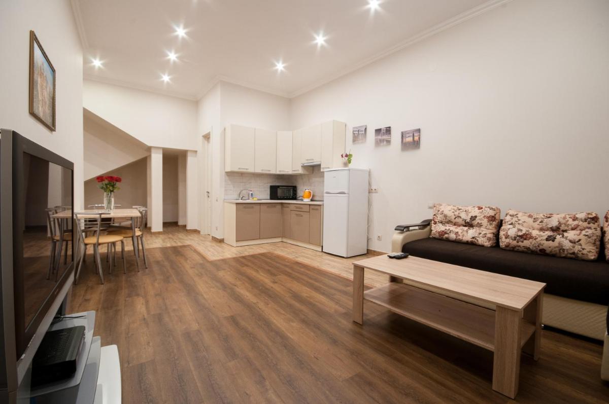 Wonderful flat on city center (Mukachivska 4/11) - Housity