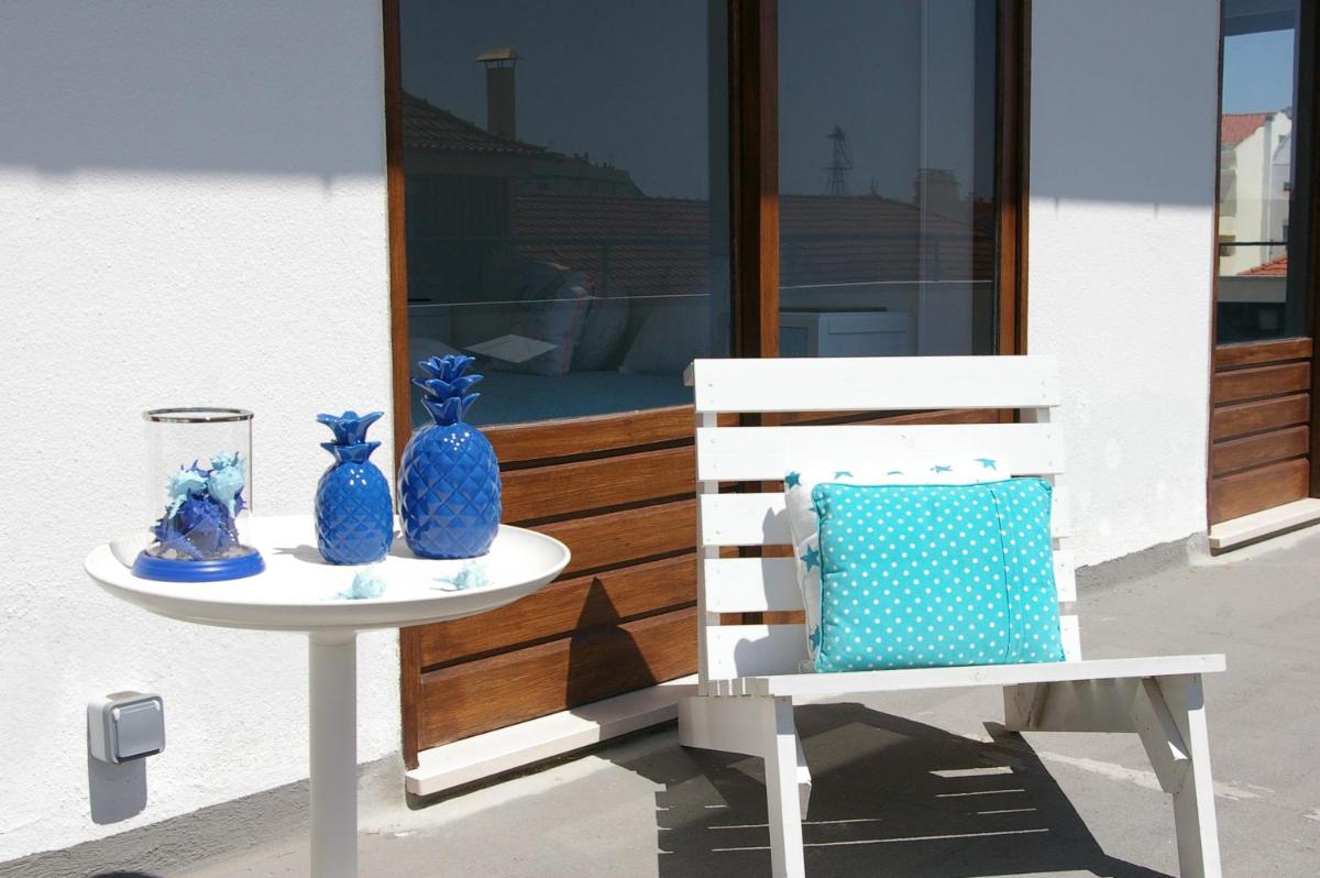 Blue Apartment Parede Beach House - Housity