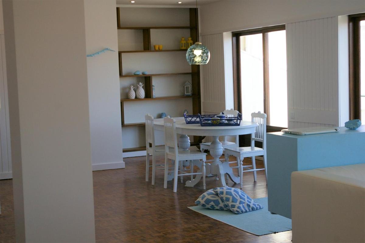 Blue Apartment Parede Beach House - Housity