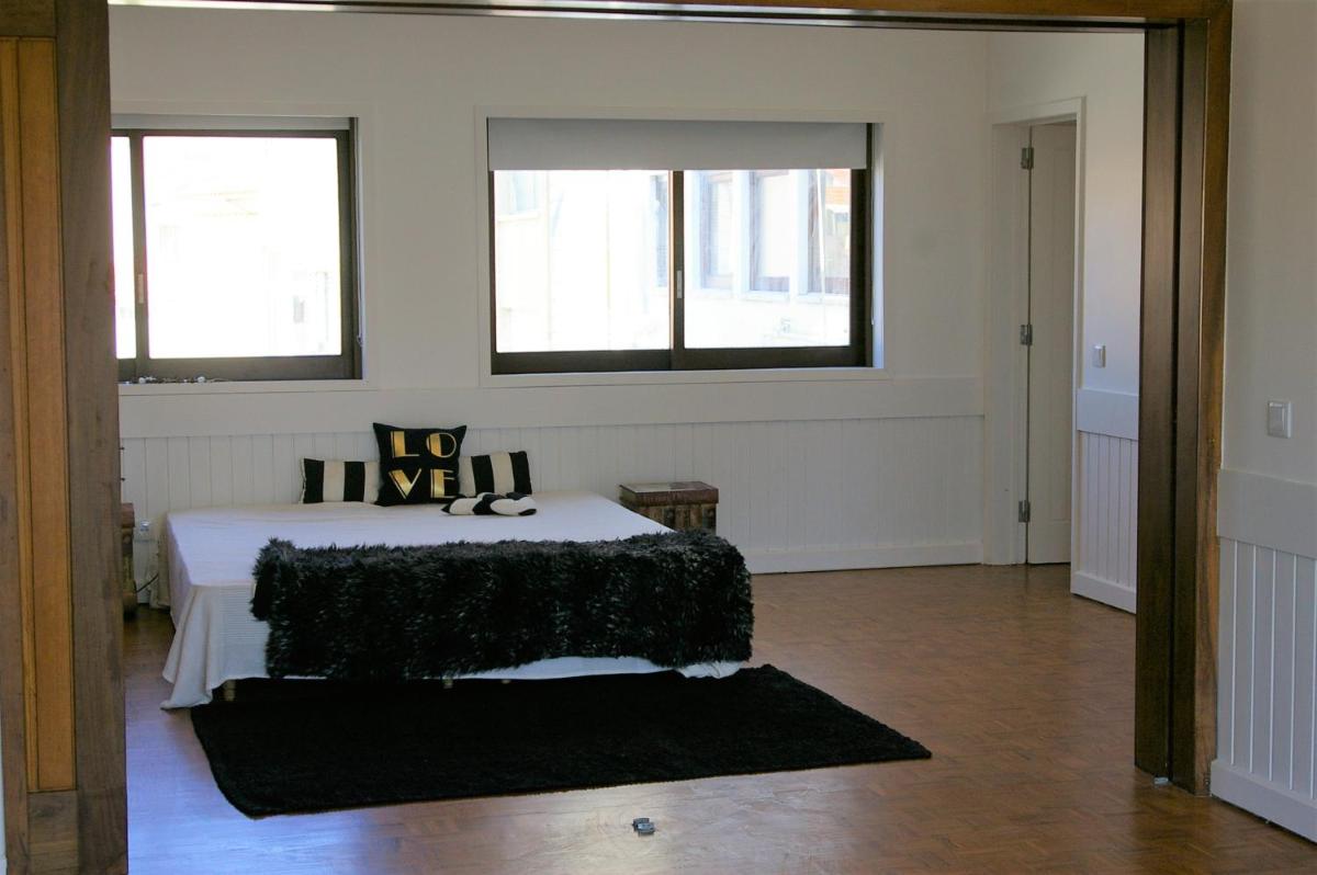 Blue Apartment Parede Beach House - Housity