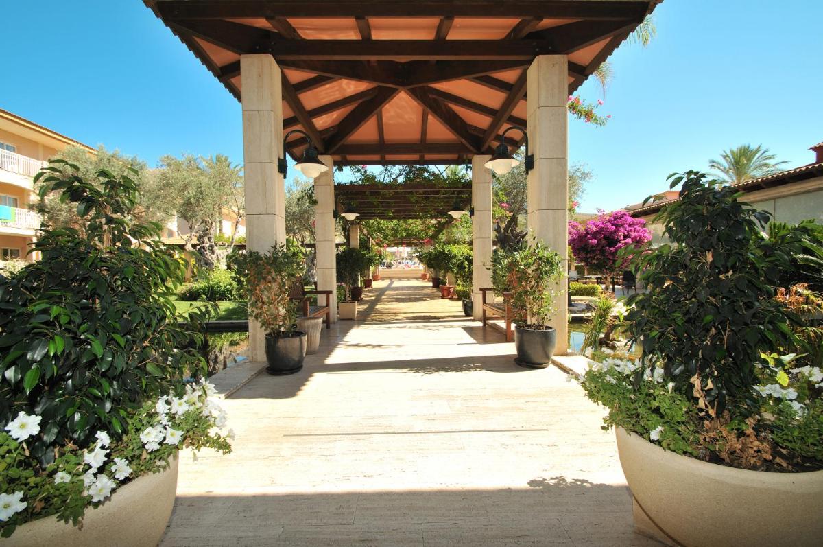 Jardín al aire libre en Mar Hotels Playa Mar & Spa
