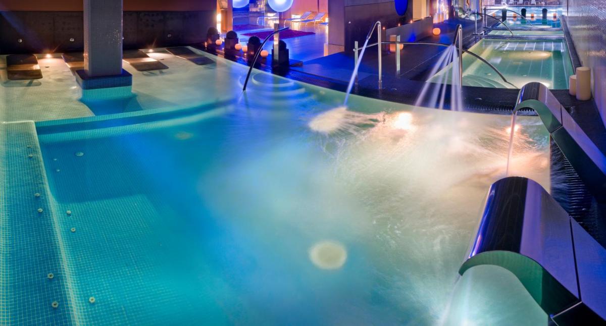 Piscina en o cerca de Montanyà