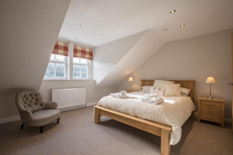 Waterfront Apartments - Housity