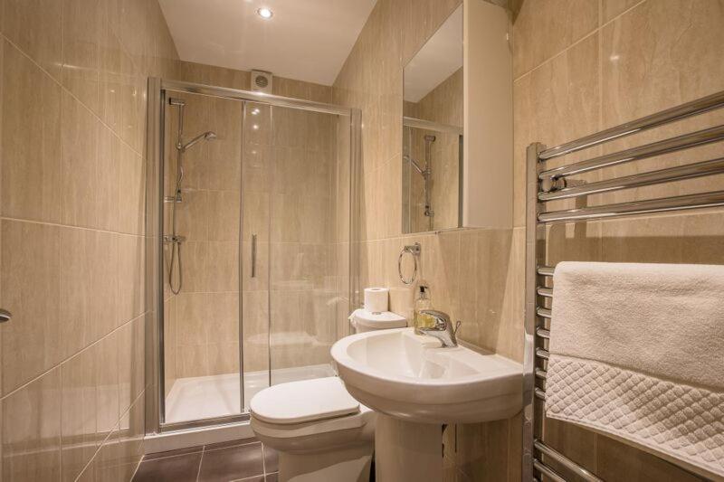 Waterfront Apartments - Housity