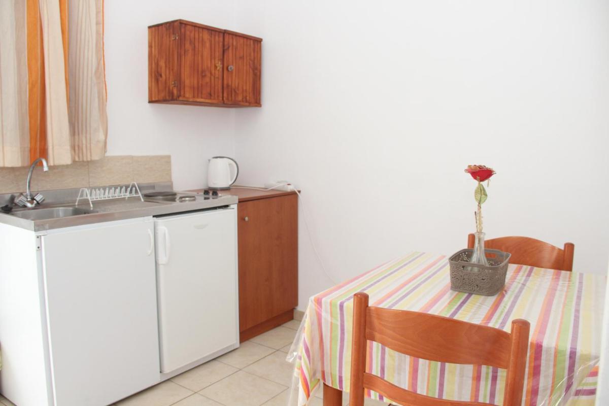 Nikos Studios Meltemi Family Suite Penthouse - Housity