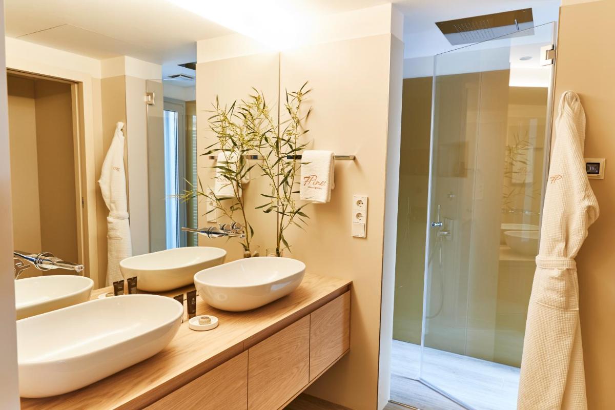 Un baño de 7Pines Resort Ibiza, part of Destination by Hyatt