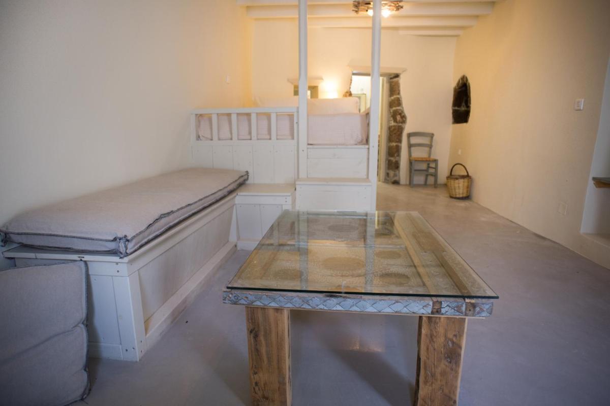 Pyrgos Stone House - Housity