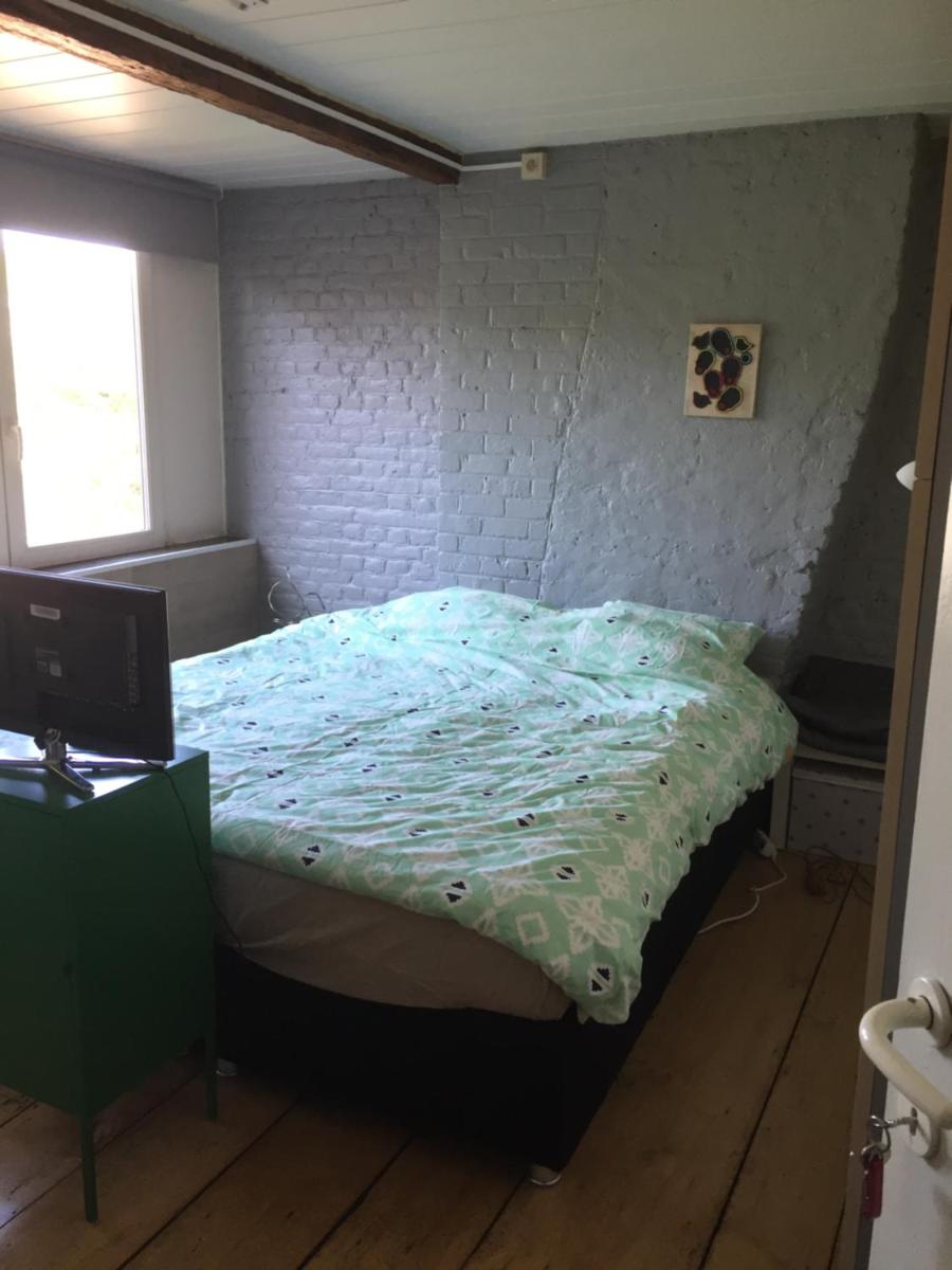 Au 194 - Housity