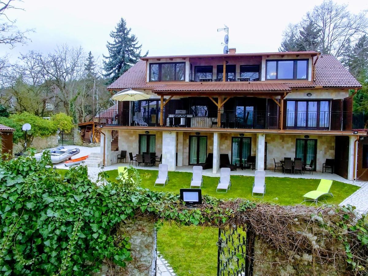 Vízparti Apartmanház - Housity